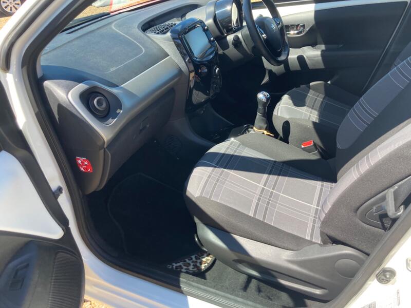 PEUGEOT 108